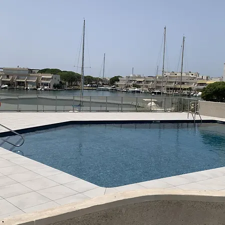 Marina Port Camargue Avec Piscine *